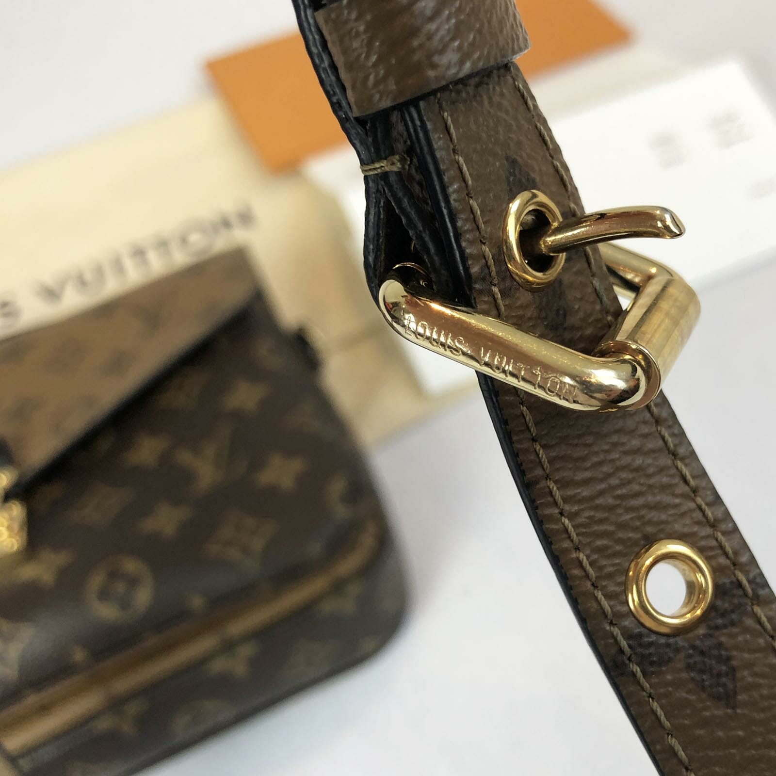 Louis Vuitton Reverse Monogram Pochette Metis Pre-Loved - Handbagholic