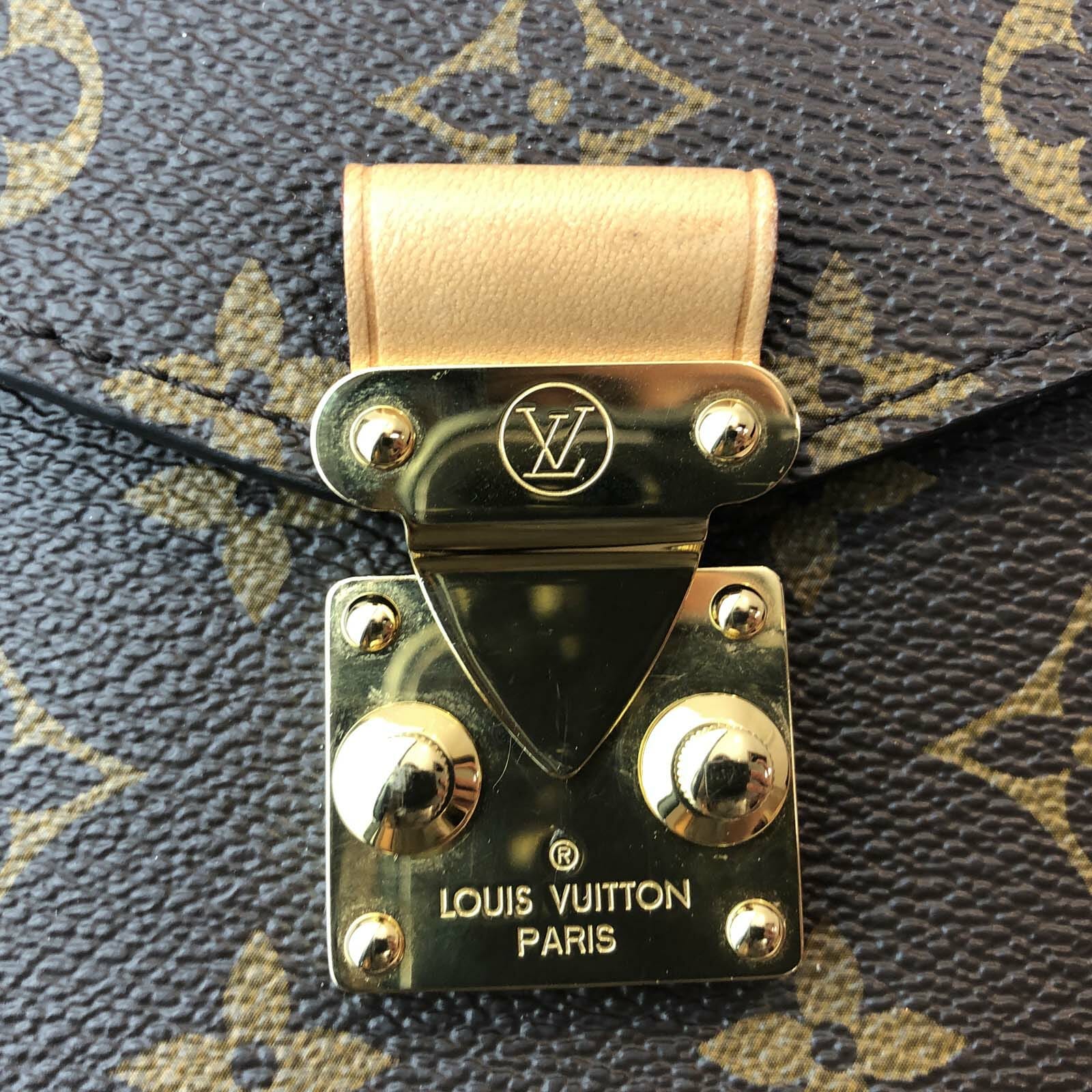 Does Louis Vuitton Sell Leather Cleaner Pc