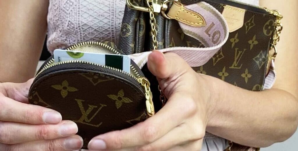 WHAT FITS INSIDE THE LOUIS VUITTON POCHETTE ACCESSORIES? IS IT