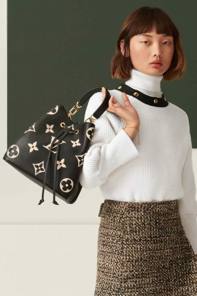 louis vuitton bucket bag outfit