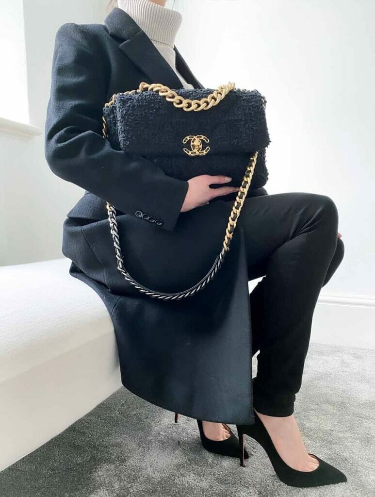 chanel 19 small dimensions
